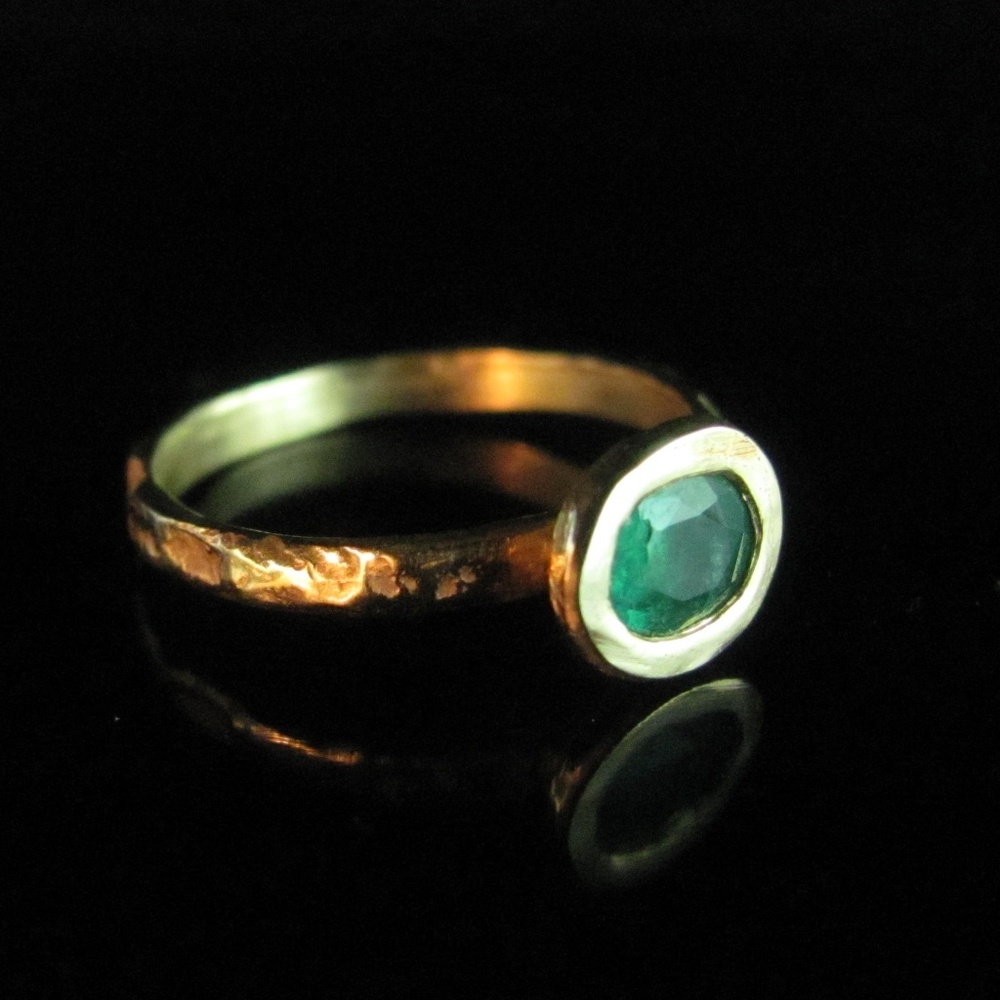 Emerald ring. Gold Emerald ring. - Picture 5 of 8